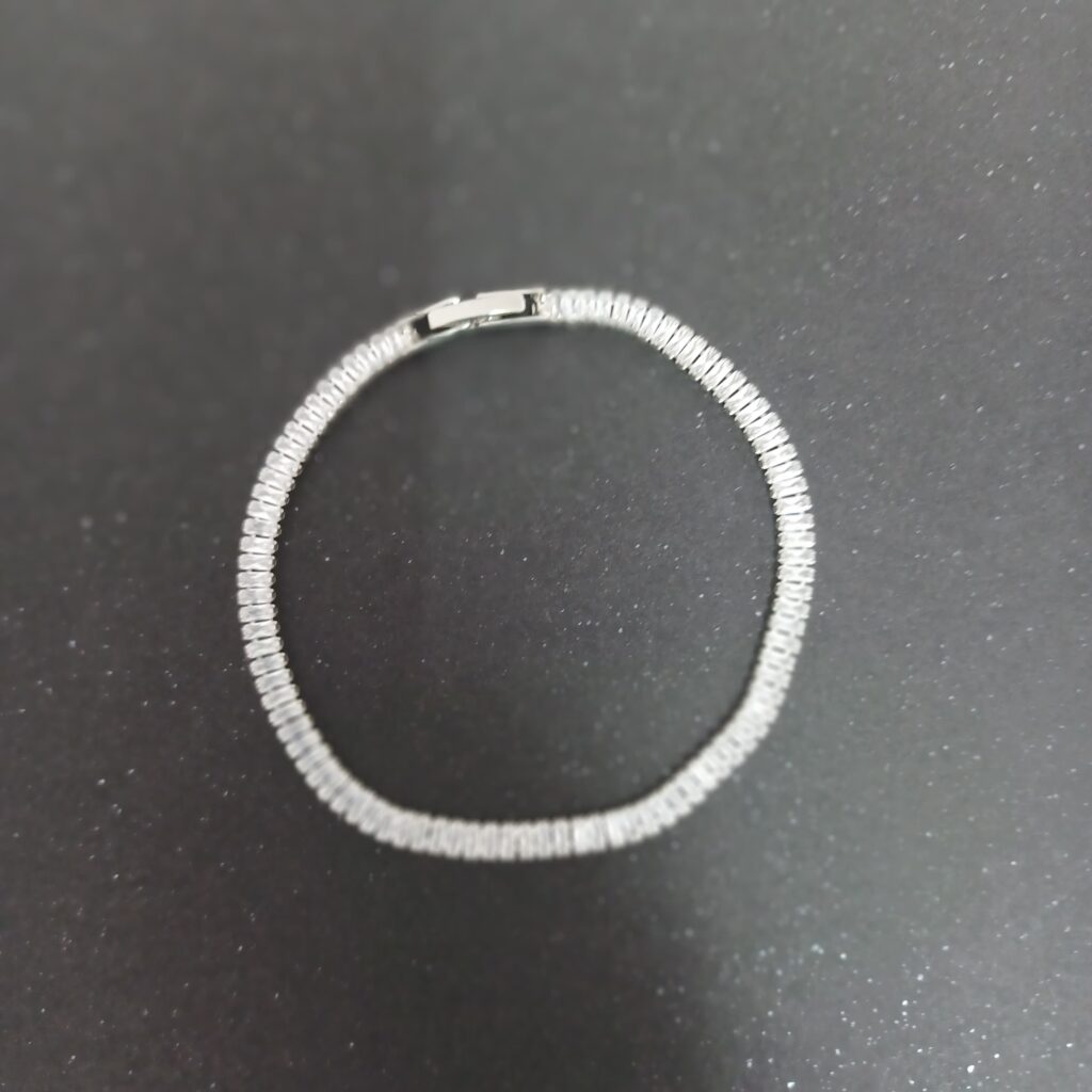 ❄️ Icy Illusion Bracelet – Medium size